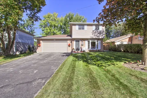 743 Greenfield Cres, Newmarket, ON L3Y 3B2