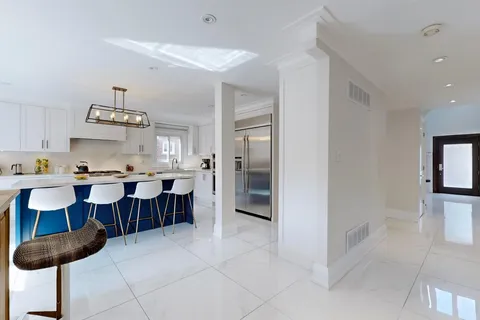 13 Beasley Dr, Richmond Hill, ON L4C 7Z3