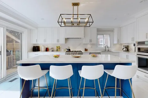 13 Beasley Dr, Richmond Hill, ON L4C 7Z3