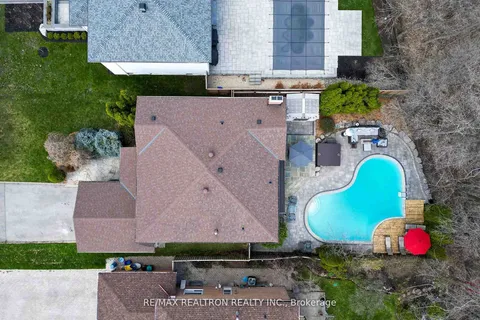 49 Lunau Lane, Markham, ON L3T 5N1