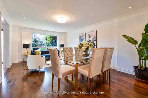 49 Lunau Lane, Markham, ON L3T 5N1