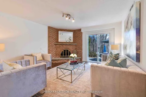 49 Lunau Lane, Markham, ON L3T 5N1