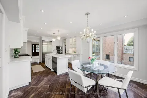 18 Hickory Dr, Markham, ON L3P 6S6