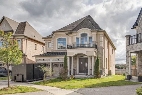 87 Strawbridge Farm Dr, Aurora, ON L4G 0T9