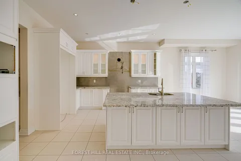87 Strawbridge Farm Dr, Aurora, ON L4G 0T9