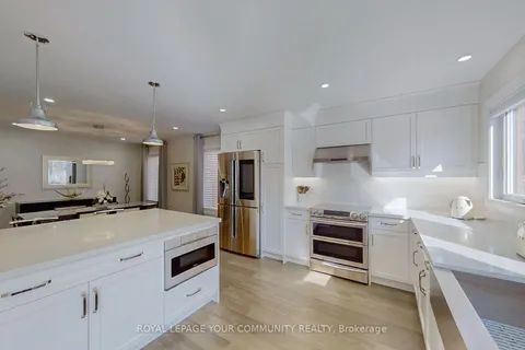 137 Longwater Chse, Markham, ON L3R 6C3