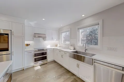 137 Longwater Chse, Markham, ON L3R 6C3