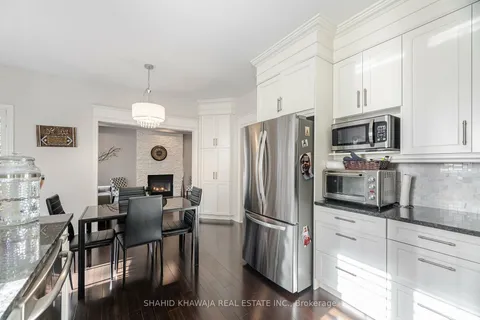 180 Bothwell Cres, Newmarket, ON L3X 2K4