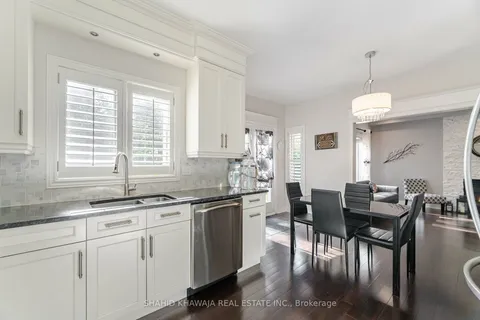 180 Bothwell Cres, Newmarket, ON L3X 2K4