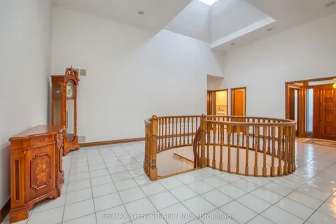 96 May Avenue, Richmond Hill, ON L4C 3S6