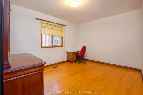 96 May Avenue, Richmond Hill, ON L4C 3S6