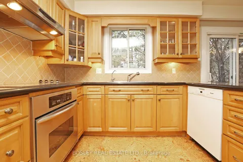 46 Cobblestone Dr, Markham, ON L3T 4E4