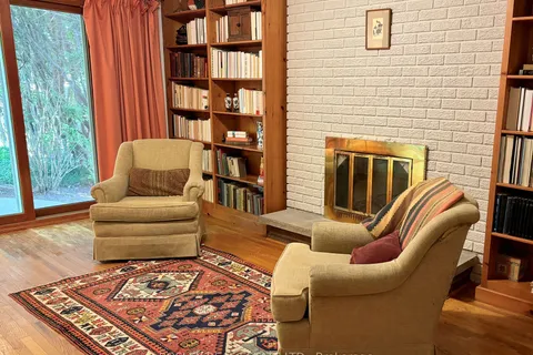 46 Cobblestone Dr, Markham, ON L3T 4E4