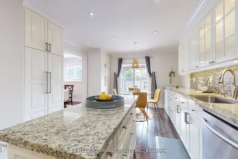 43 Pilkington Cres, Vaughan, ON L4J 7J5