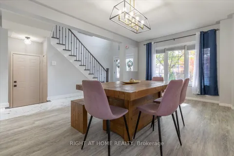 38 Gold Park Gate, Essa, ON L0M 1B4