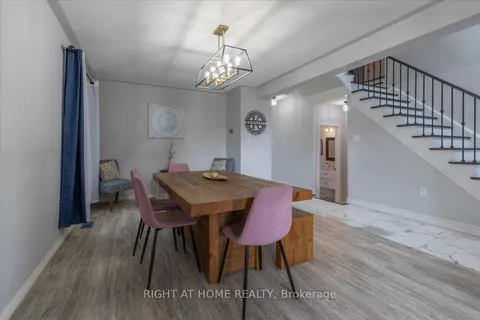 38 Gold Park Gate, Essa, ON L0M 1B4