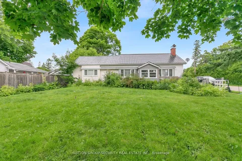 2102 Victoria St, Innisfil, ON L9S 1K4