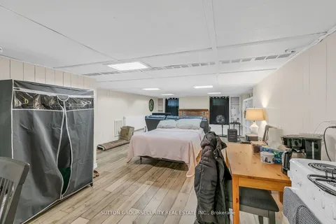 2102 Victoria St, Innisfil, ON L9S 1K4