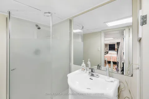 2102 Victoria St, Innisfil, ON L9S 1K4