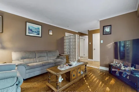 40 William St, King, ON L7B 1L1