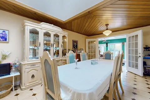 40 William St, King, ON L7B 1L1