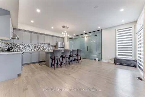 3486 Denison St, Markham, ON L3S 0E9