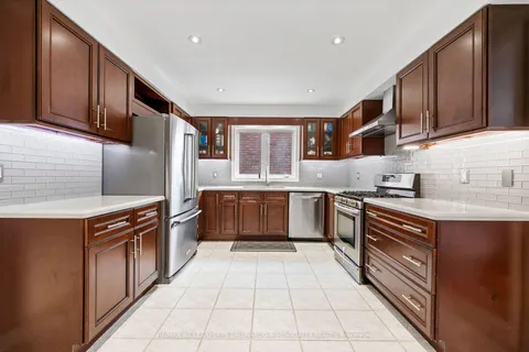 21 Roughley St, Bradford West Gwillimbury, ON L3Z 3B2