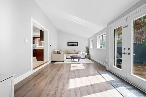 21 Roughley St, Bradford West Gwillimbury, ON L3Z 3B2