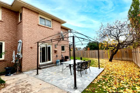 6 Mcquarrie Lane, Vaughan, ON L6A 1A3
