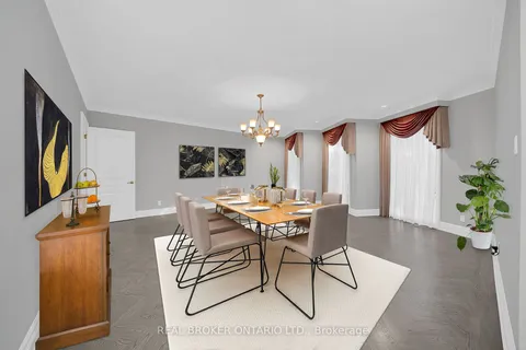 25 Jenkins Dr, Richmond Hill, ON L4C 8C5