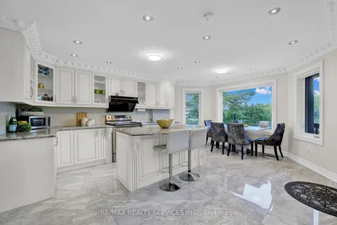 247 Sand Rd, East Gwillimbury, ON L9N 1K1