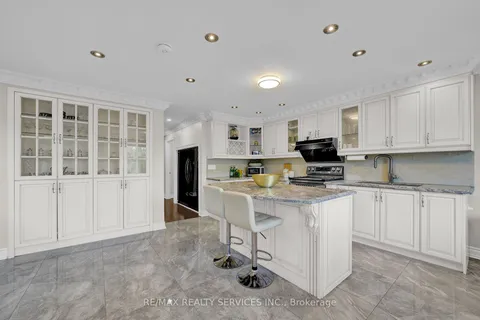 247 Sand Rd, East Gwillimbury, ON L9N 1K1