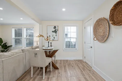 35 Bell St, Uxbridge, ON L9P 1K9