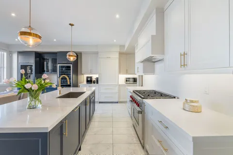 9881 Keele St, Vaughan, ON L6A 5B2