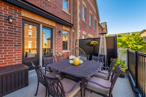 9881 Keele St, Vaughan, ON L6A 5B2