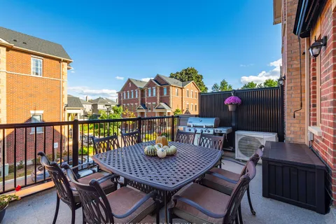 9881 Keele St, Vaughan, ON L6A 5B2