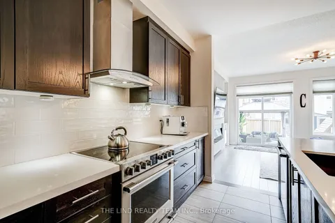 70 Walter Proctor Rd, East Gwillimbury, ON L9N 0L6