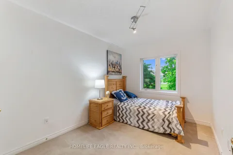 66 Jordanray Blvd, Newmarket, ON L3X 2P8