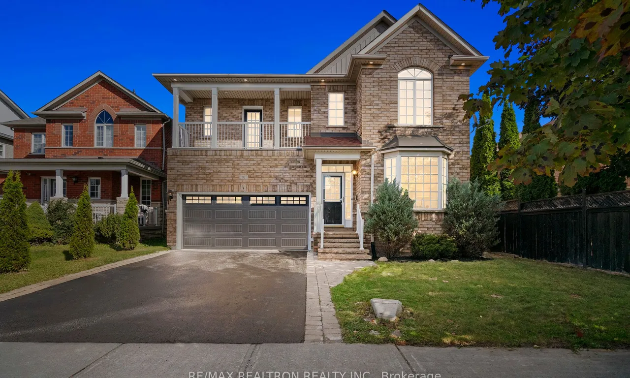 91 Gateway Dr, Aurora, ON L4G 7S5