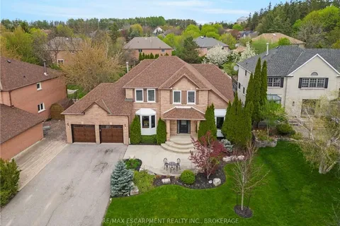 31 BLOOMFIELD Tr, Richmond Hill, ON L4E 2J8