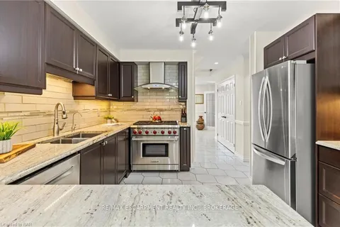 31 BLOOMFIELD Tr, Richmond Hill, ON L4E 2J8