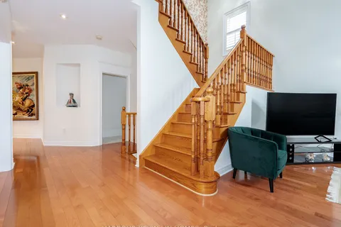301 Weldrick Rd, Richmond Hill, ON L4C 0R7