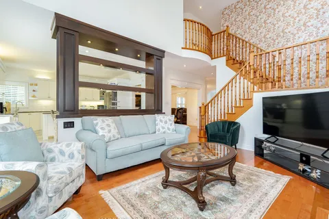 301 Weldrick Rd, Richmond Hill, ON L4C 0R7