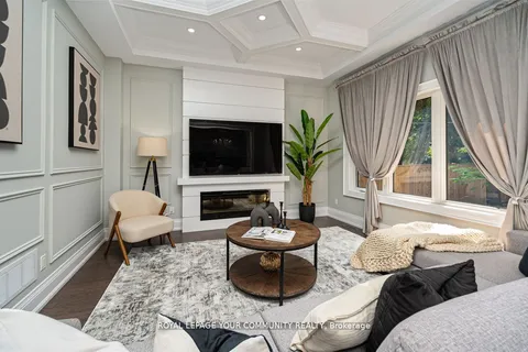 102 Ruggles Ave, Richmond Hill, ON L4C 1Y2