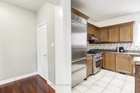 72 HILLWOOD St, Markham, ON L6C 3E9