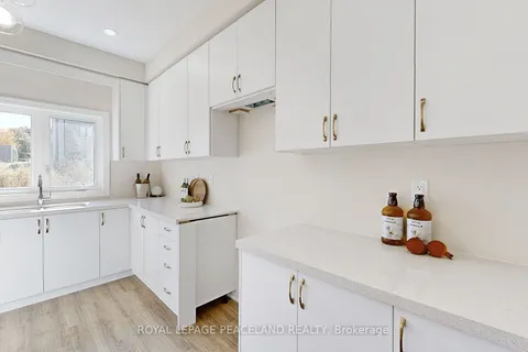 5 Stennett Dr, Georgina, ON L4P 0J4