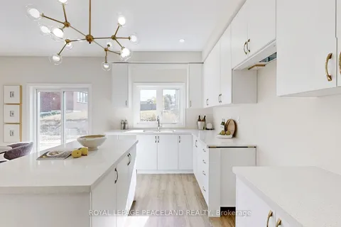 5 Stennett Dr, Georgina, ON L4P 0J4