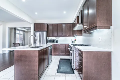 24 Richard Boyd Dr, East Gwillimbury, ON L9N 0S6