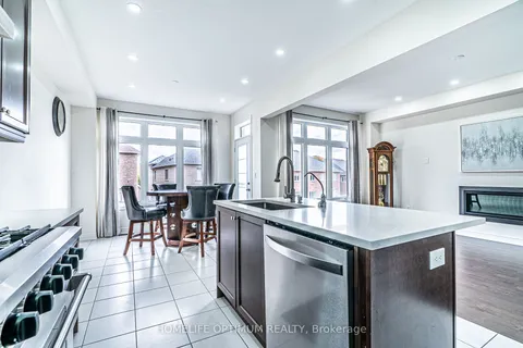 24 Richard Boyd Dr, East Gwillimbury, ON L9N 0S6