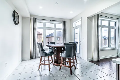 24 Richard Boyd Dr, East Gwillimbury, ON L9N 0S6